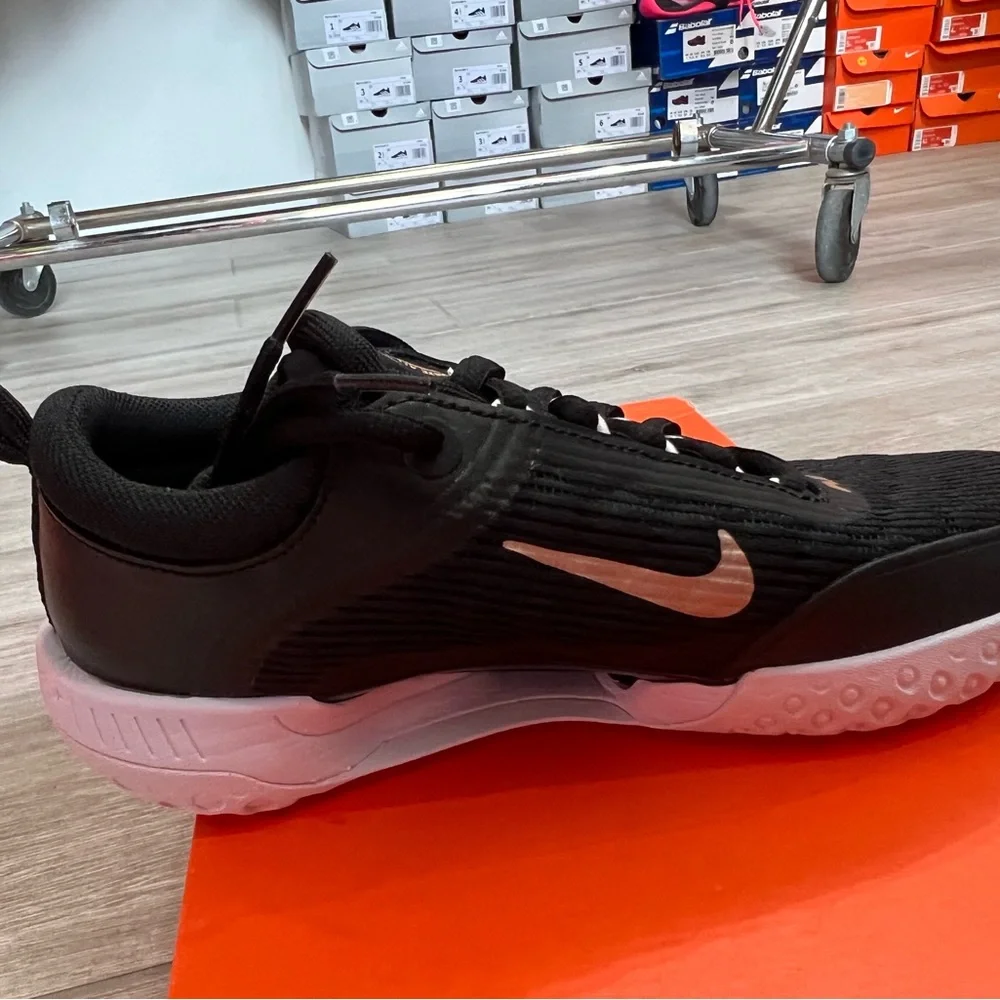 Nike Zoom Court NXT HC 🎾 tennis sneaker Black/Bronze NIB - Picture 6 of 8